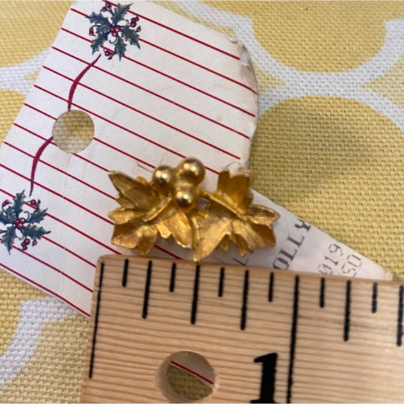 Vintage Gold Holly Pin NWT - Picture 3 of 4